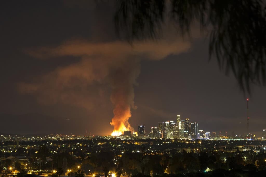 How many acres will Los Angeles wildfires burn by Sunday?
